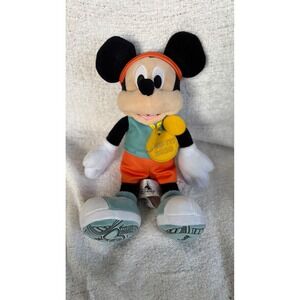runDisney 2020 Mickey Mouse Plush Marathon Runner w/ Medal Disney Parks